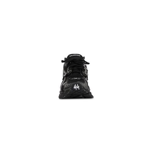 runner sneaker