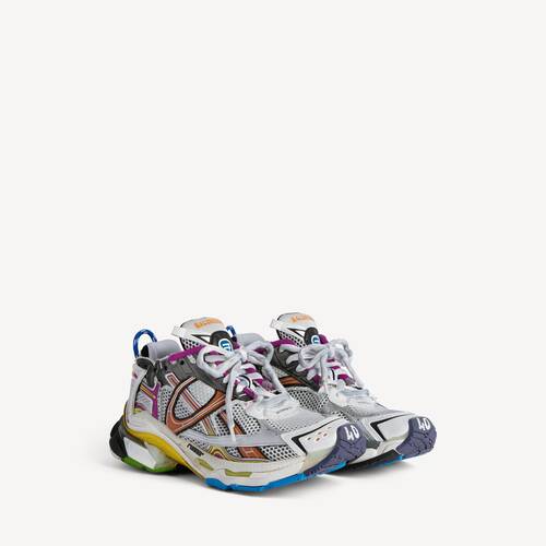 runner sneaker