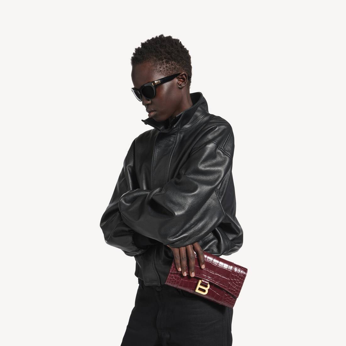 Women's Hourglass Wallet On Chain in Dark Burgundy | Balenciaga Mexico EN - Image 8