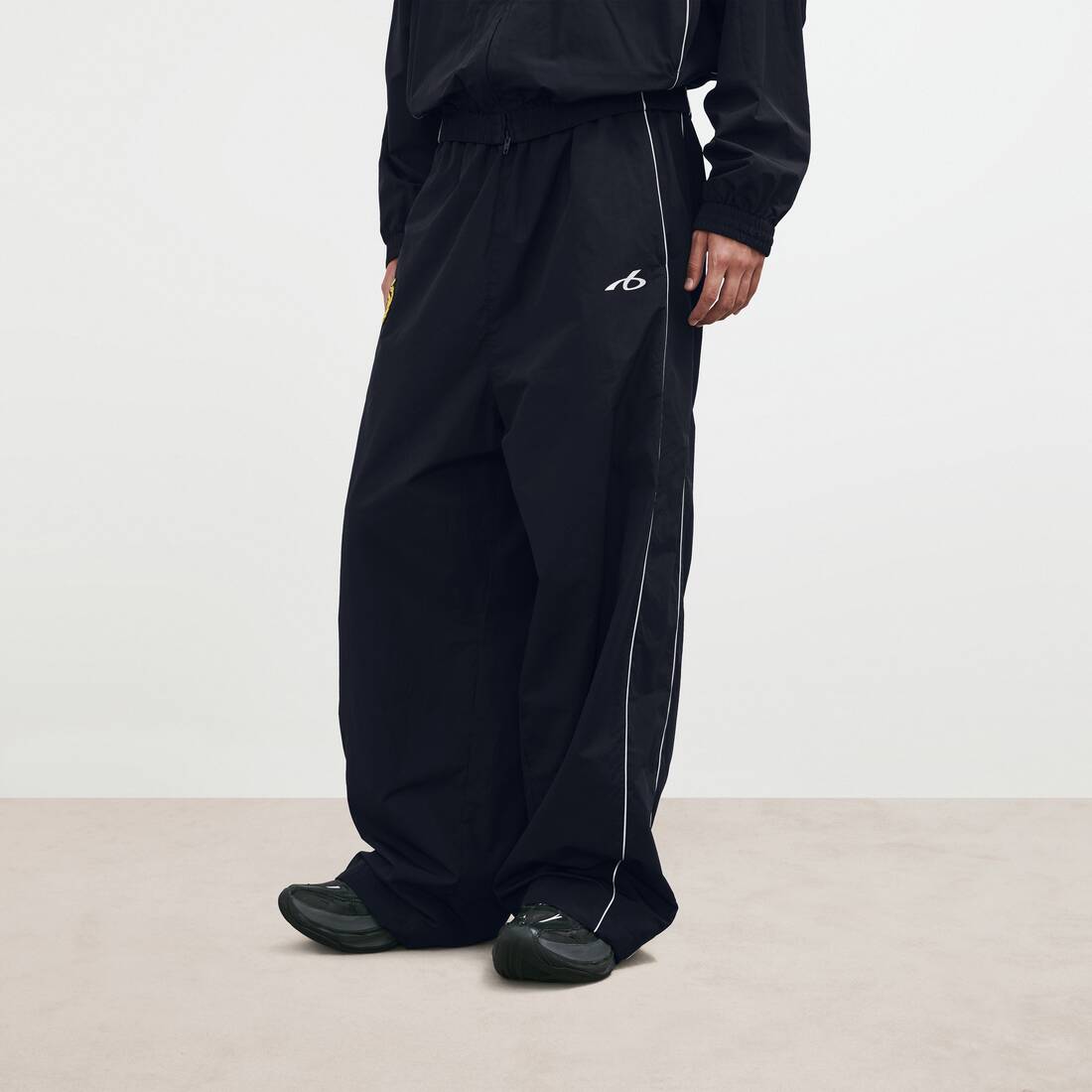 Men's Soccer Baggy Sweatpants in Black | Balenciaga United States EN - Image 4