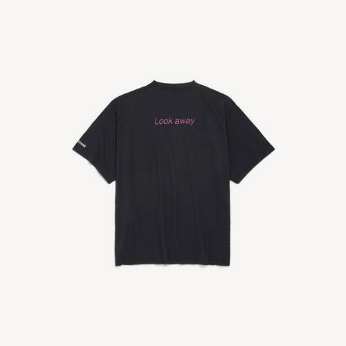 t-shirt look away vestibilit&agrave; ampia