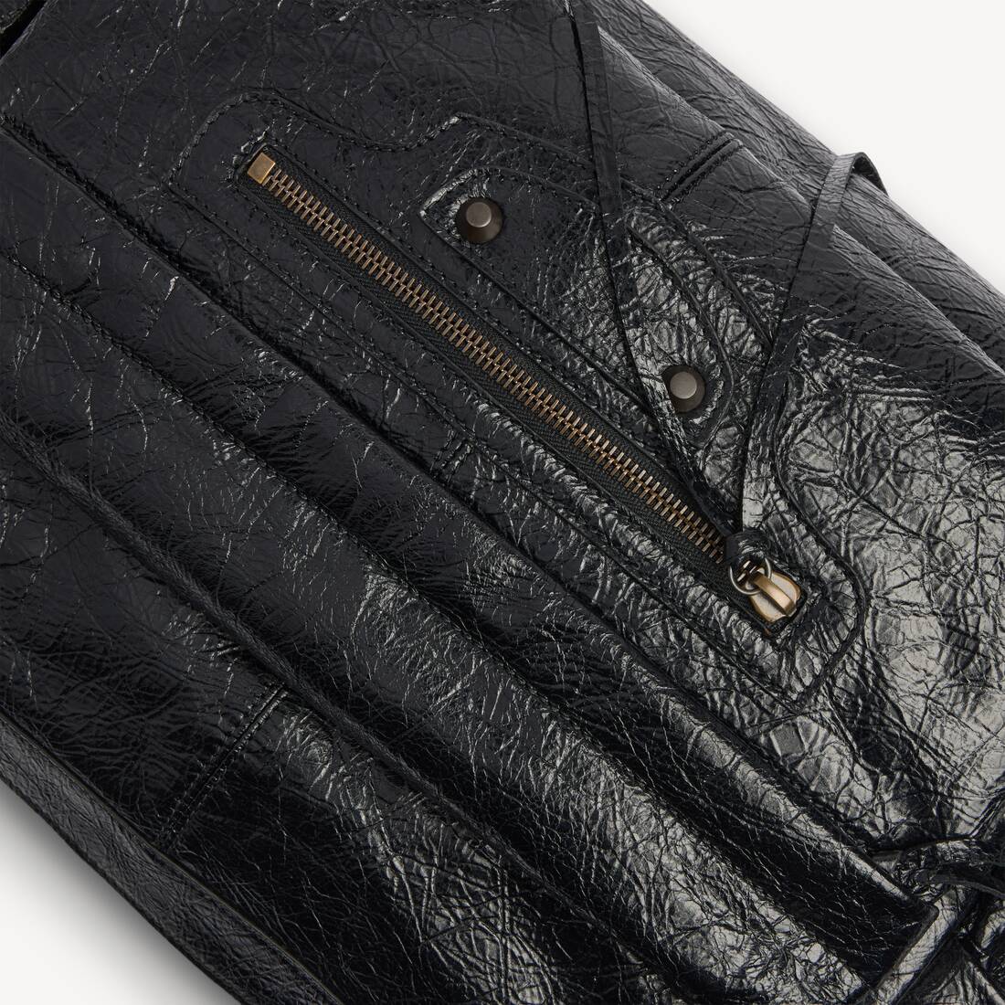 Men's Le City Multipocket Crossbody Bag Medium in Black | Balenciaga United States EN - Image 5