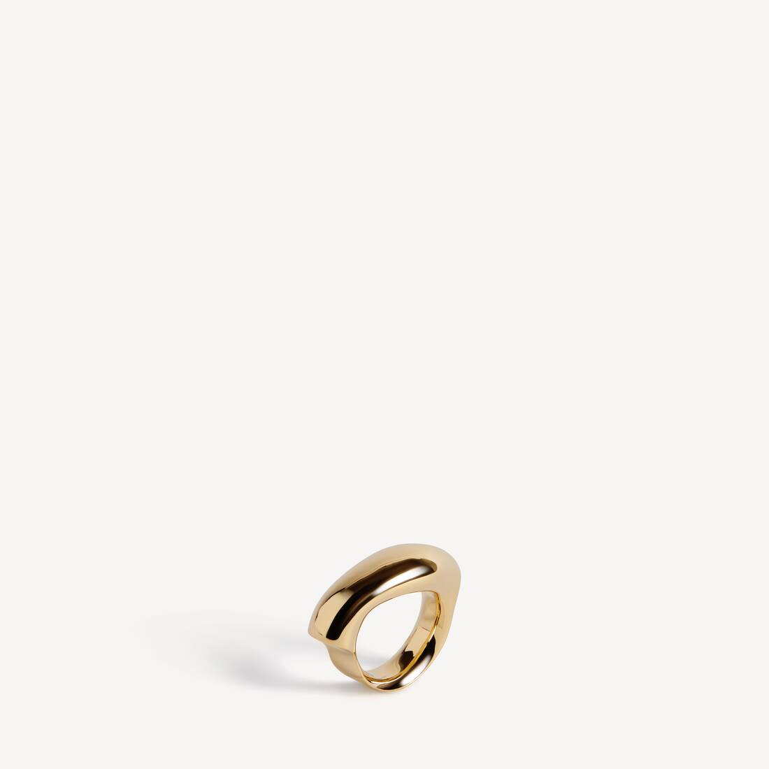 Eisa Ring in Shiny Gold | Balenciaga Bulgaria EN - Image 2