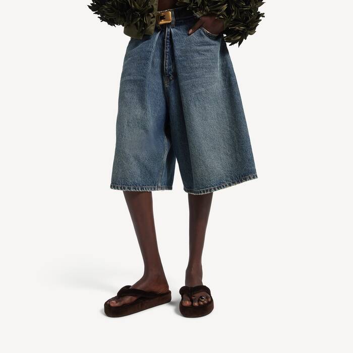 Gefaltete Shorts f&uuml;r Damen in Vintage-blau Mit Dirty-effekt - Damen | Balenciaga Deutschland DE - Image 3