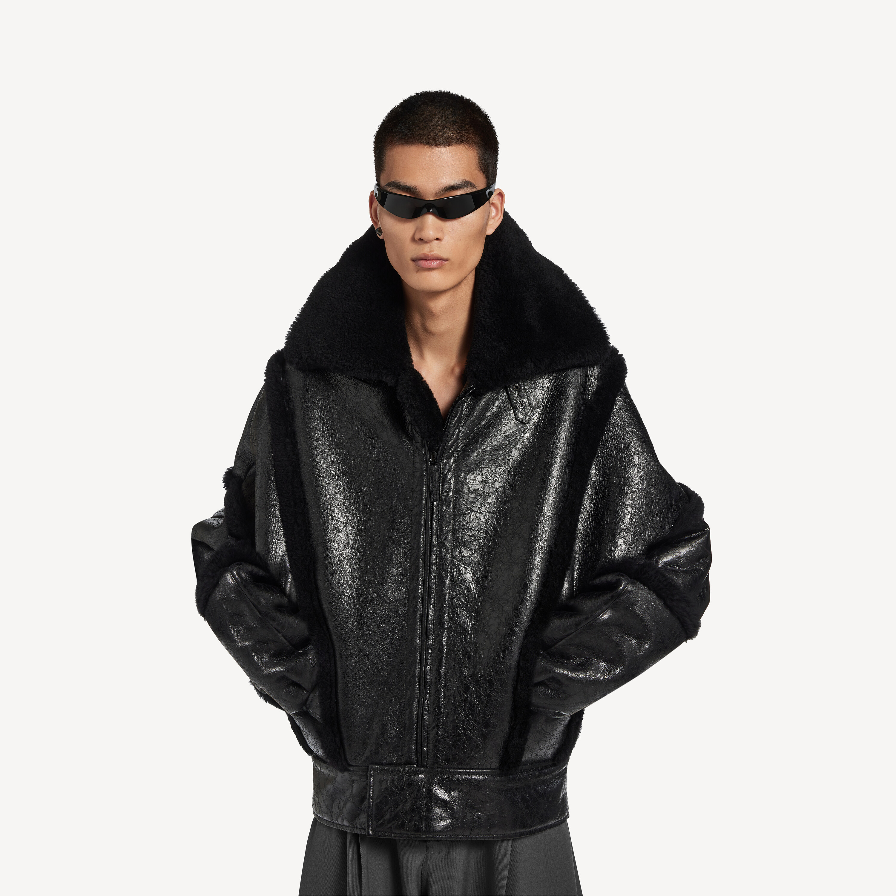 Balenciaga lederjacke mit hochgeschlossenem kragen mit shearling-details und futter