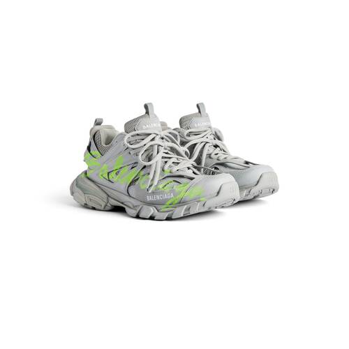 sneaker track signature