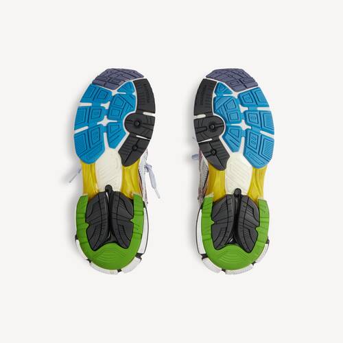 runner sneaker