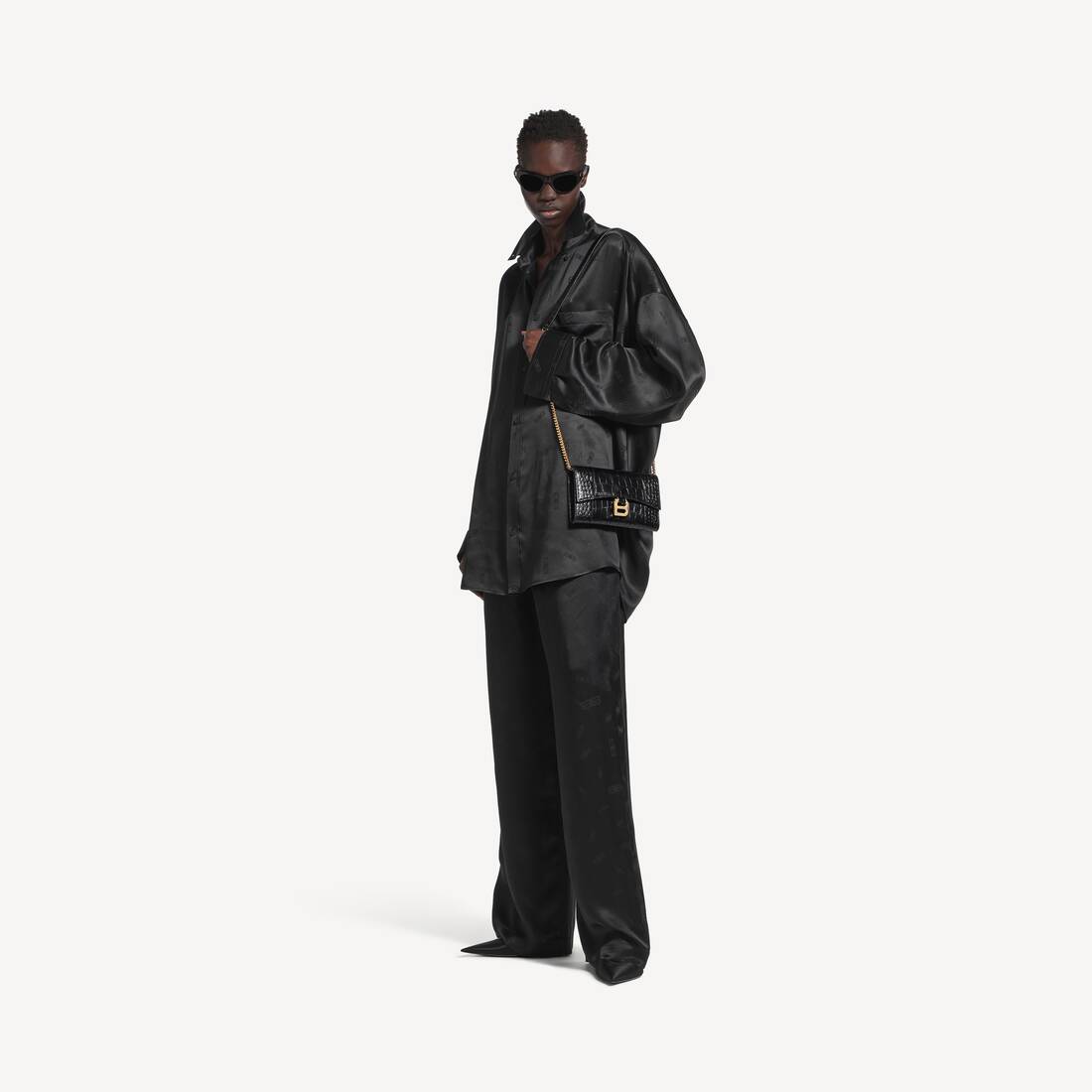 Women's Hourglass Wallet On Chain in Black | Balenciaga Italy EN - Image 8