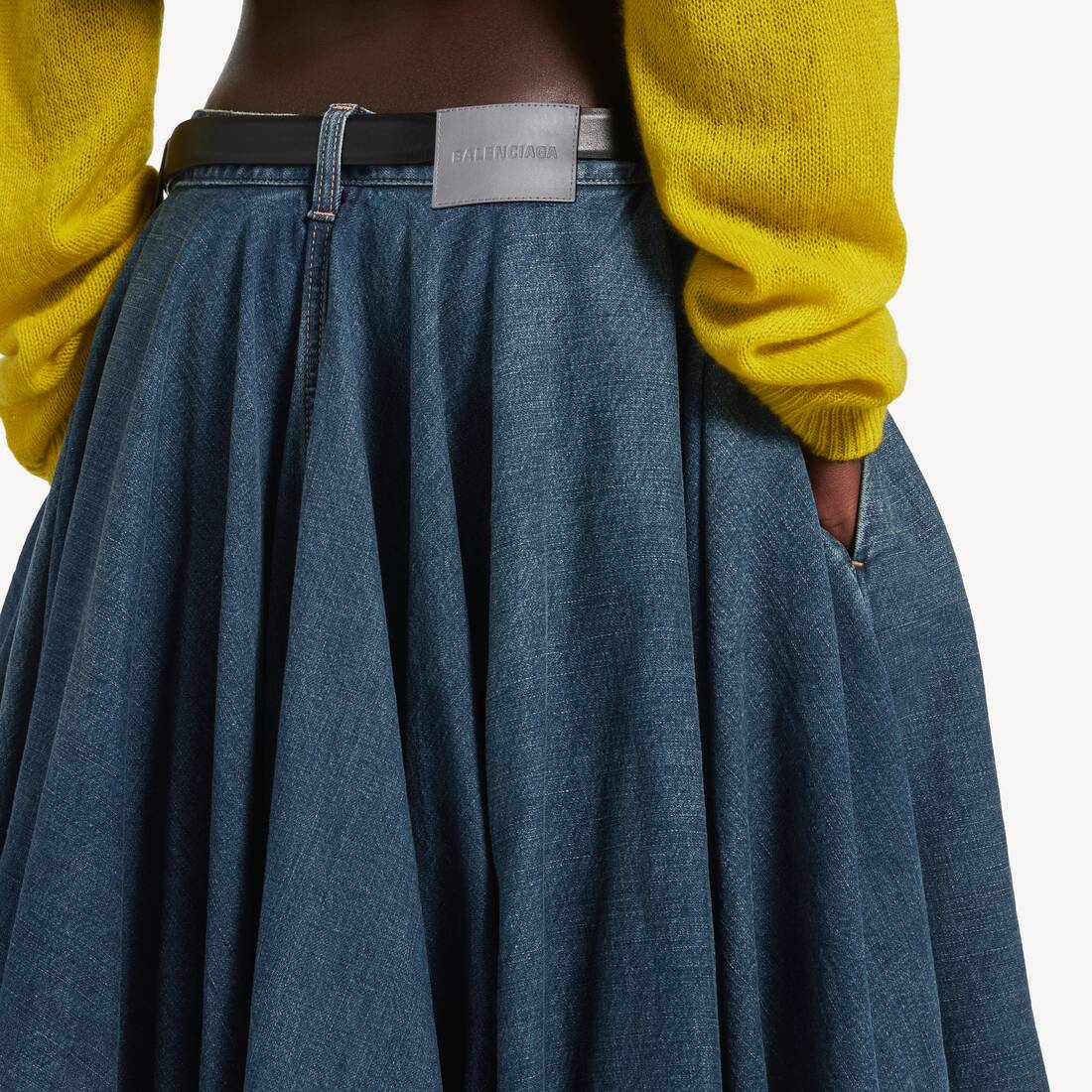 Women's Balloon Shorts in Dirty Vintage Blue | Balenciaga Taiwan Region EN - Image 6