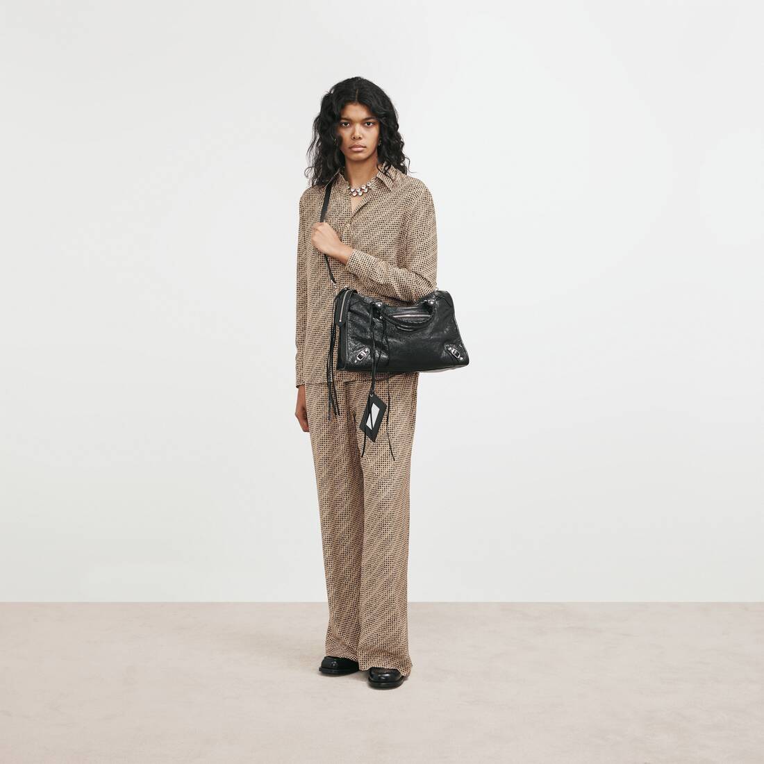 Le City Bag Small in Black | Balenciaga Singapore EN - Image 9