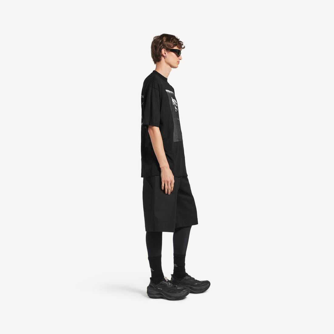 Men's The Song Of The Highest Tower Oversized T-shirt in Black | Balenciaga United States EN - Image 3