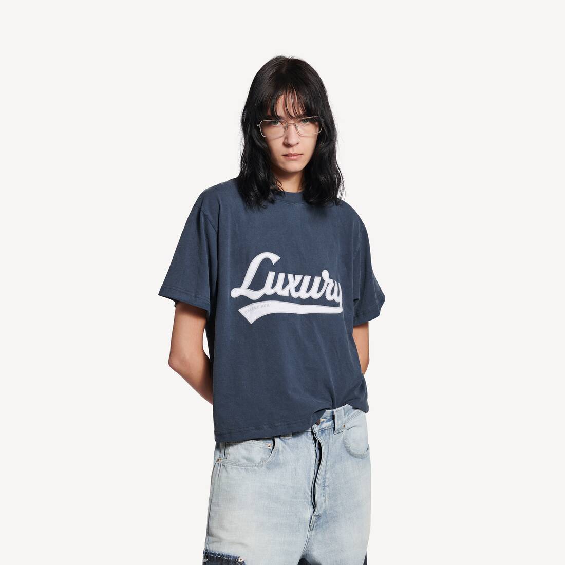 Women's Luxury Script Medium Fit T-shirt in Washed Navy/white | Balenciaga Republic Of Korea EN - Image 5