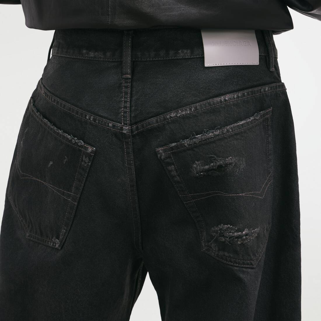Men's Relaxed Curved Jeans in Vintage Black | Balenciaga Switzerland EN - Image 4