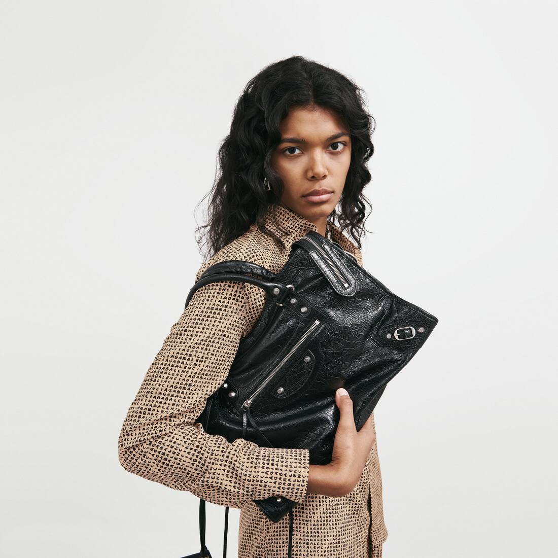 Le City Bag Small in Black | Balenciaga Singapore EN - Image 8