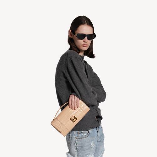 hourglass pochette with chain