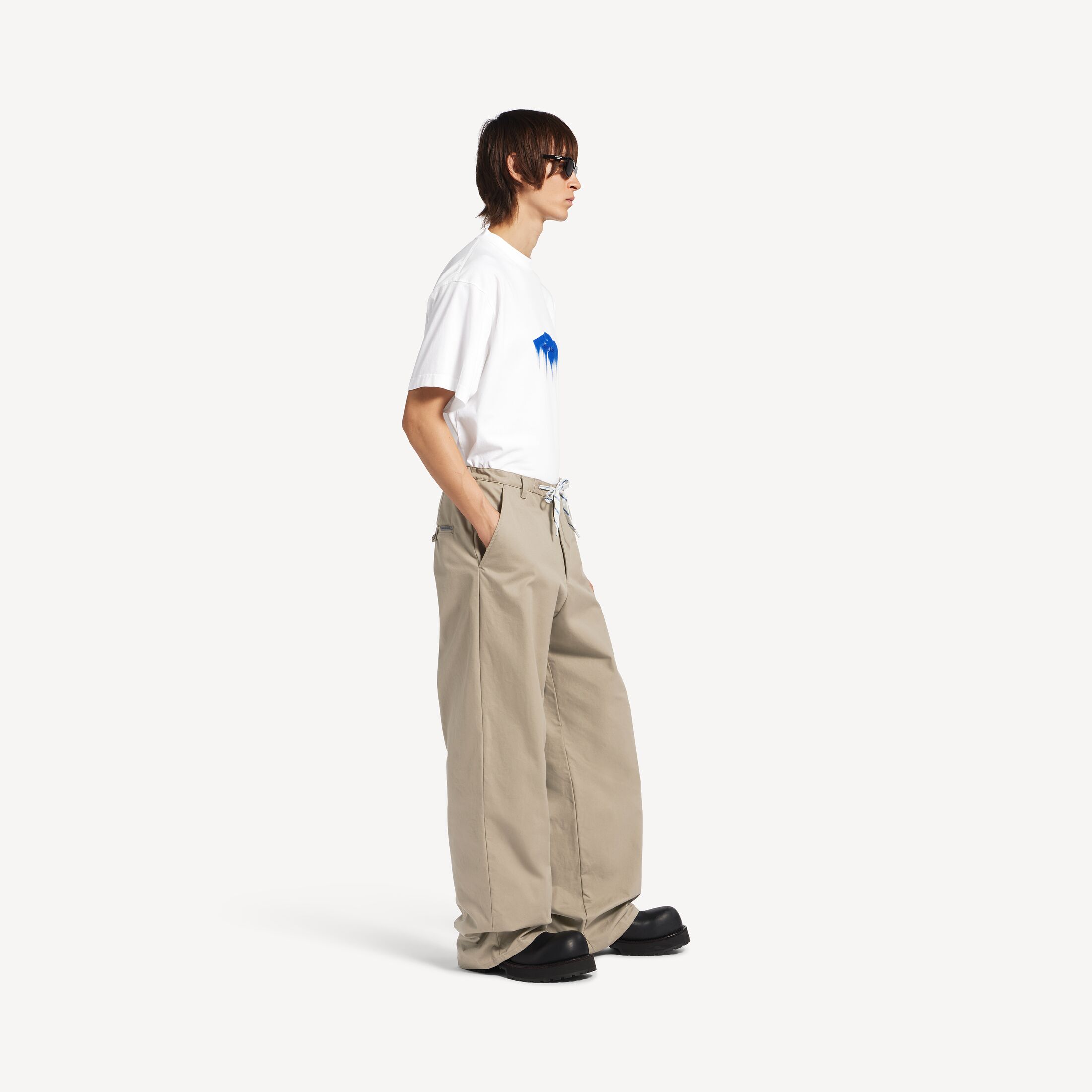 발렌시아가 남성 웻 브러시 오버사이즈 티셔츠 (화이트) 850345TUVJ89000