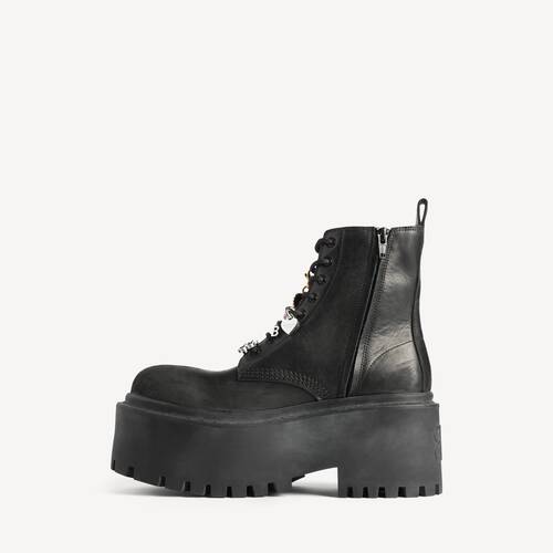 bot&iacute;n con plataforma strike con charms