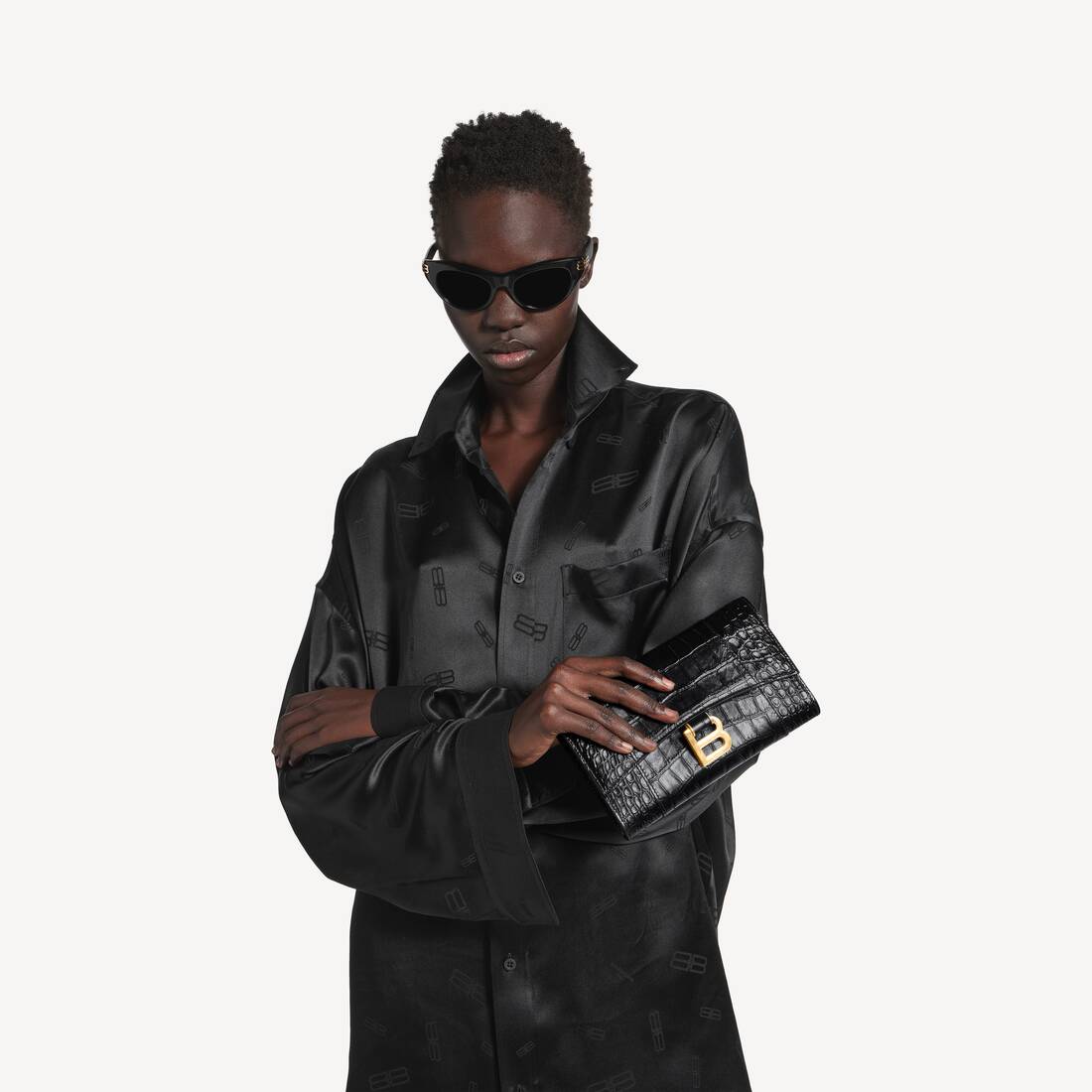 Women's Hourglass Wallet On Chain in Black | Balenciaga Italy EN - Image 7