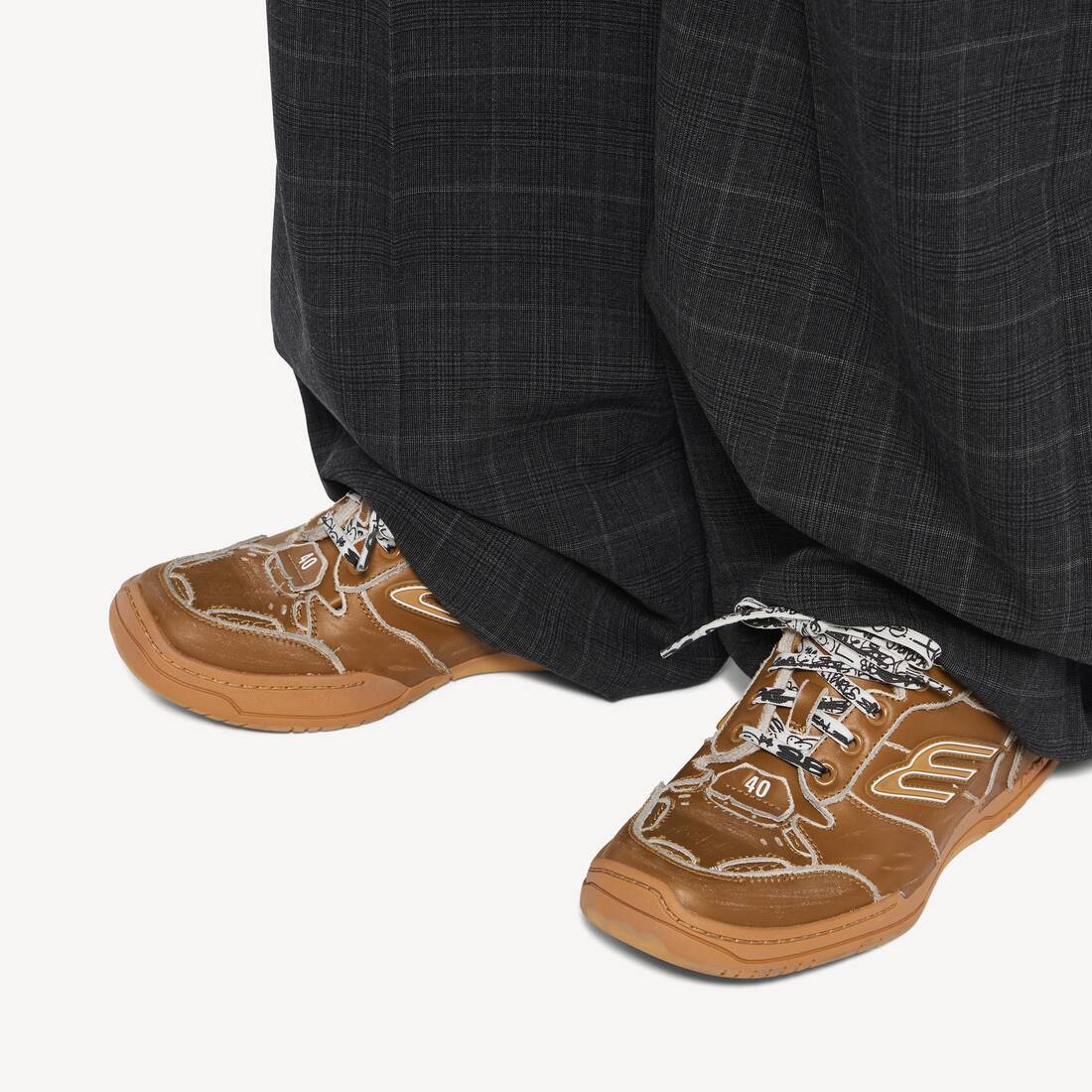 Men's Hamptons Medium Worn-out Sneaker in Camel | Balenciaga Saudi Arabia EN - Image 6