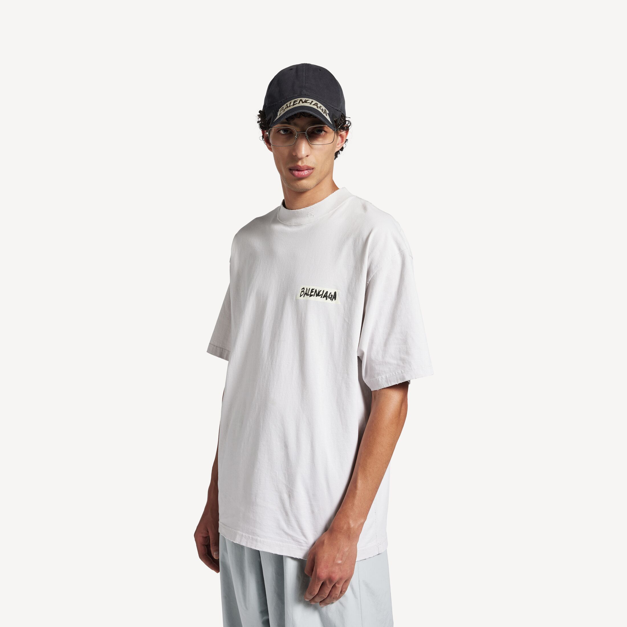 발렌시아가 남성 마스킹 테이프 미디엄 핏 티셔츠 (더티 화이트) 764235TTVL69012