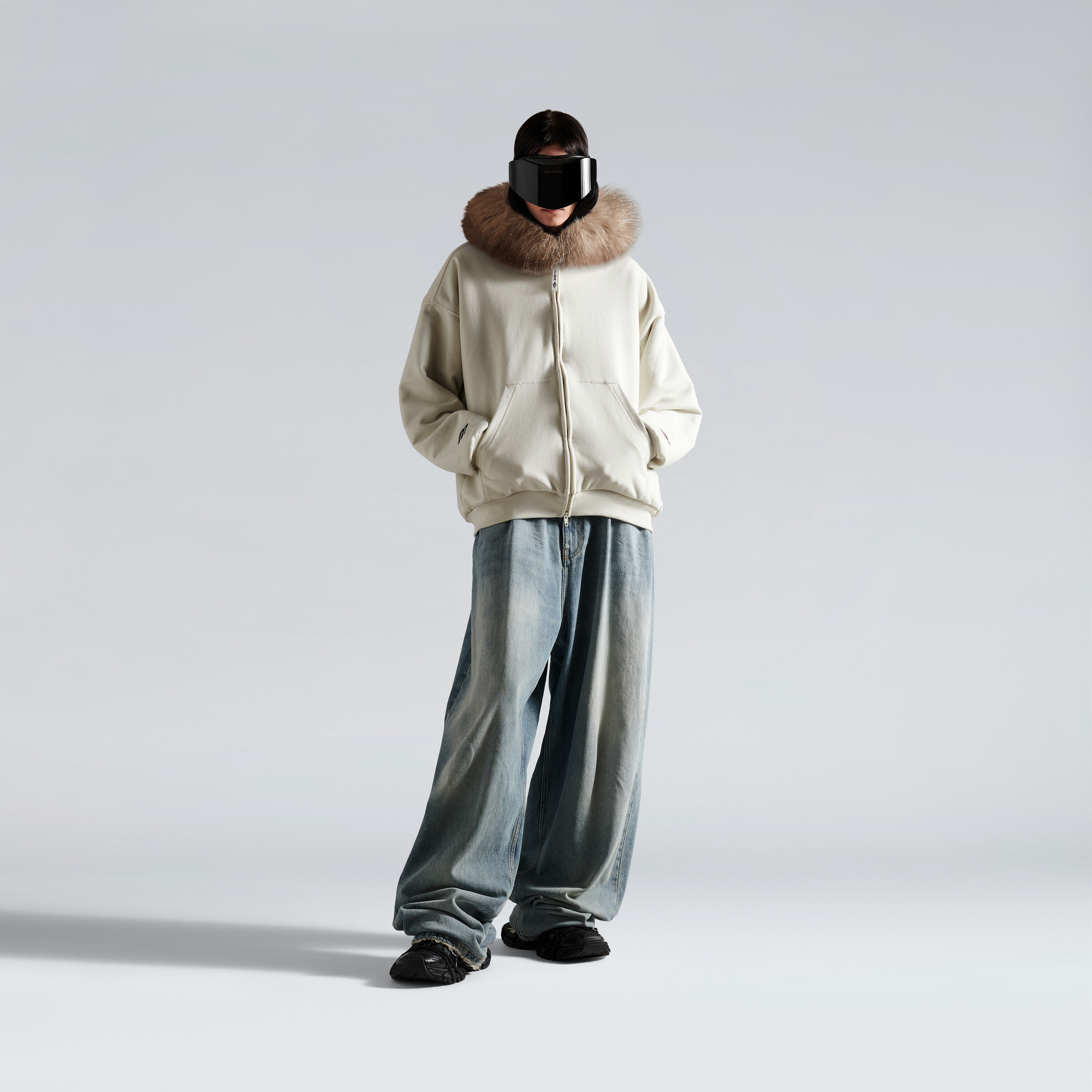 ホワイト の ウィメンズ Fluffy ジップアップ Hoodie | Balenciaga JP