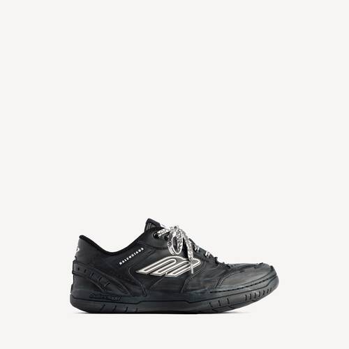 hamptons worn-out trainers