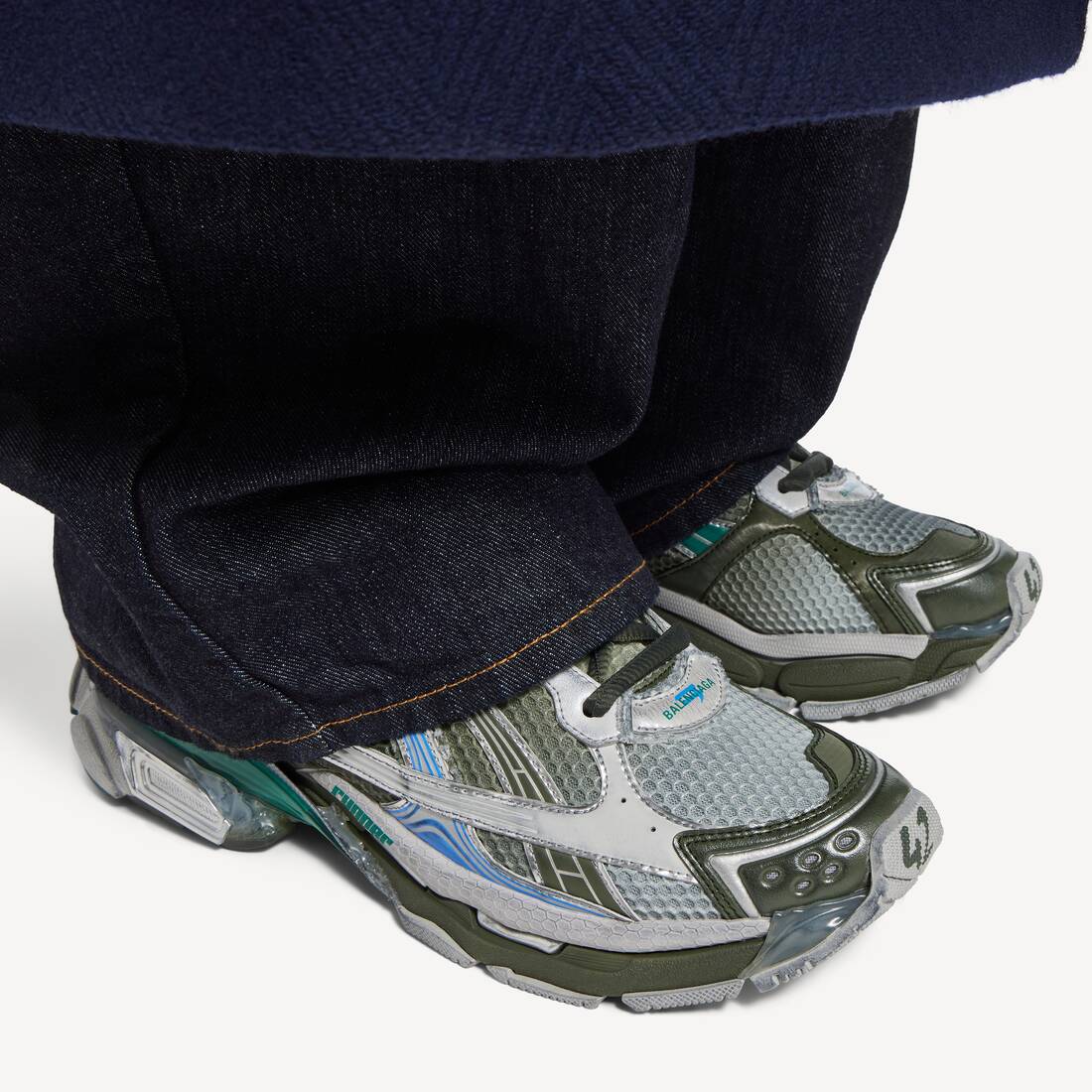 Men's Runner Gradient Sneaker in Grey/blue/green/yellow | Balenciaga Slovakia (slovak Republic) EN - Image 6