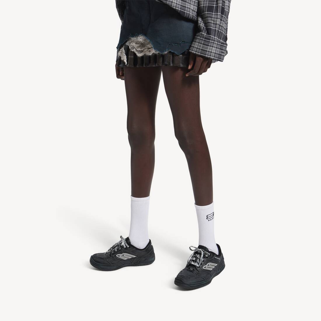 Women's Hamptons Worn-out Trainers in Black | Balenciaga United Kingdom EN - Image 8