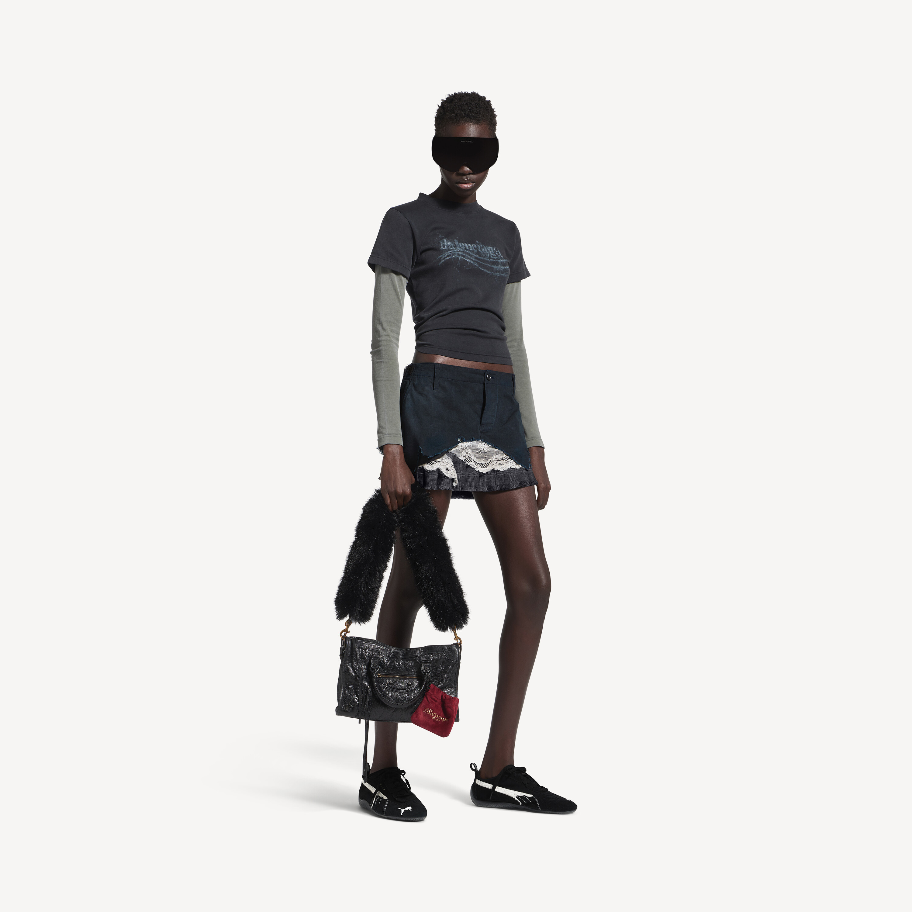 美品 バレンシアガ オブジェクト クッション オールオーバー ロゴ ブラック Balenciaga US