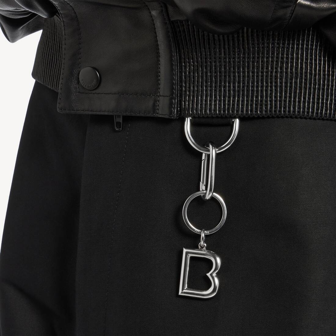 B Keychain in Shiny Silver | Balenciaga Saudi Arabia EN - Image 4