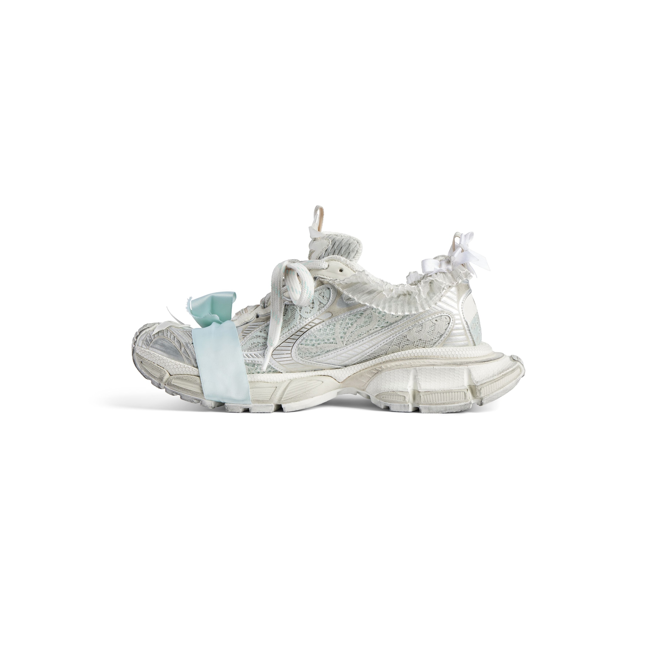 3xl lace sneaker