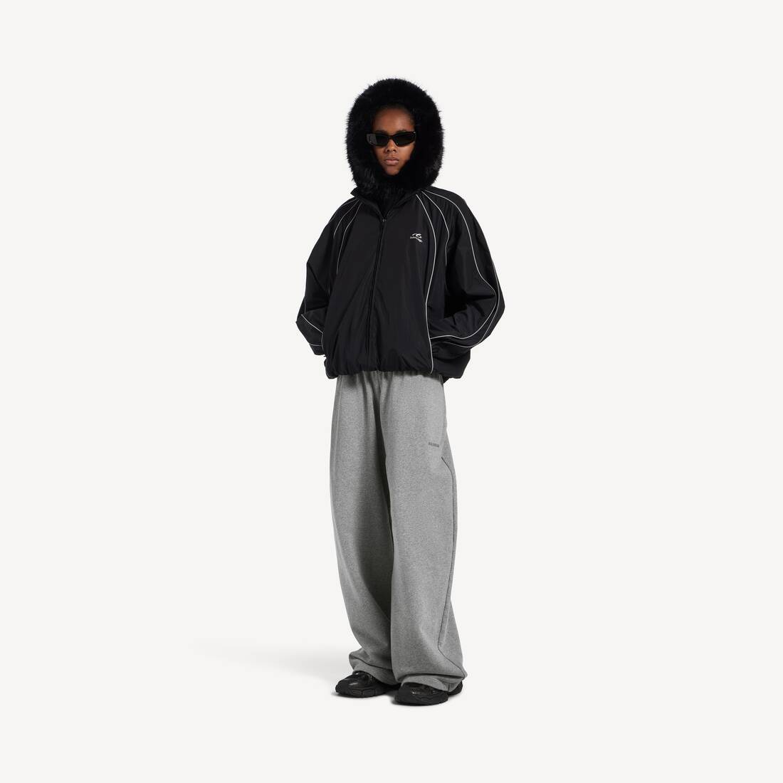 Women's Barrel Sweatpants in Dark Heather Grey | Balenciaga Cyprus EN - Image 2