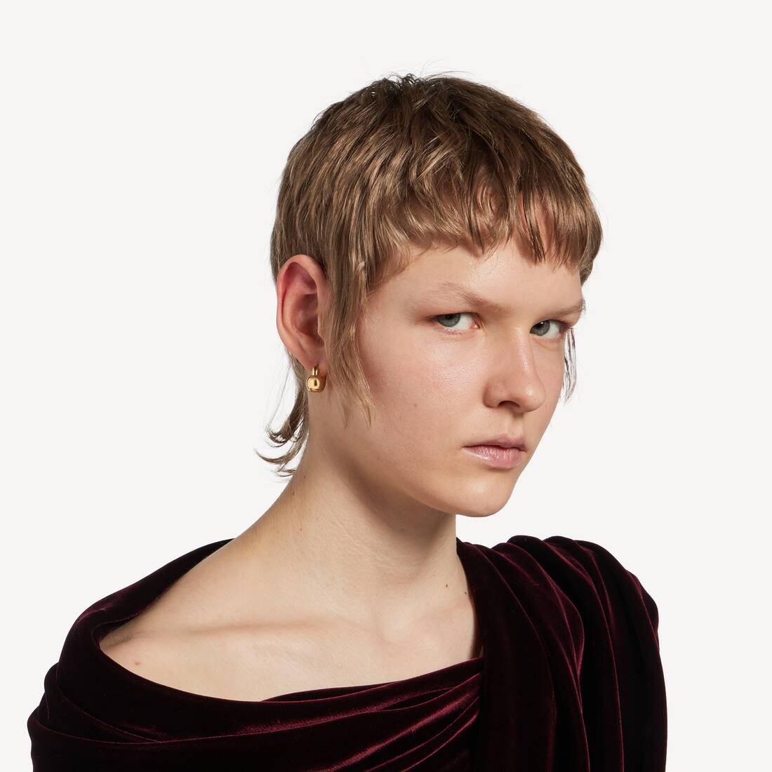 Atom Hoop Earrings in Shiny Gold | Balenciaga United States EN - Image 4