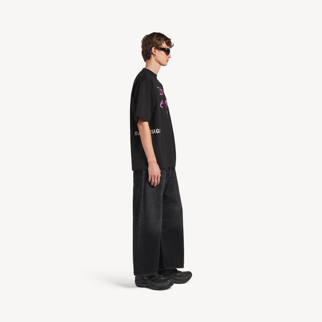 Men's I<3 U Medium Fit T-shirt in Black | Balenciaga United States EN - Image 3