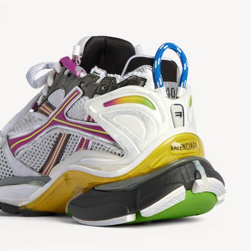runner sneaker