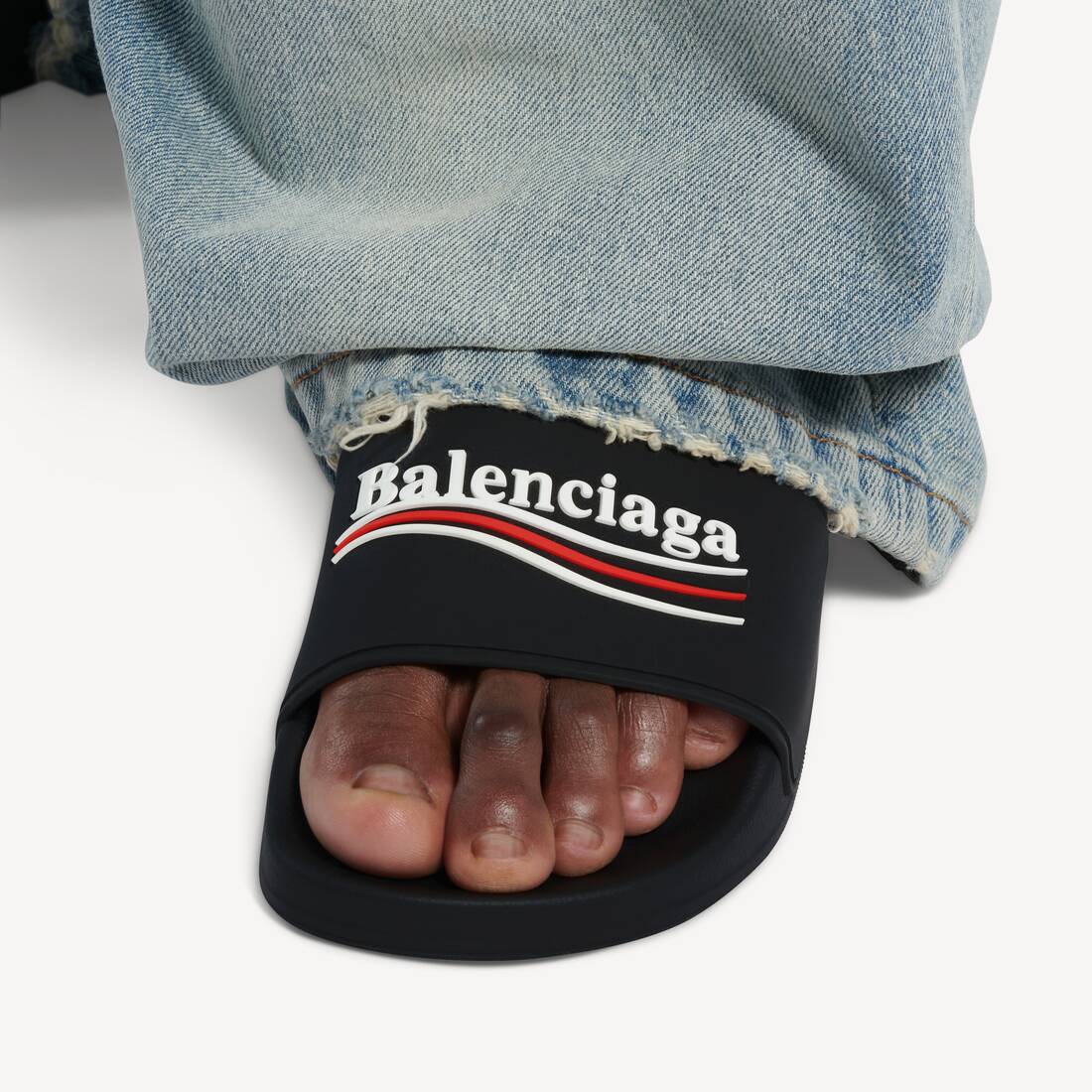 Men's Pool Slide Sandal in Black | Balenciaga Ireland EN - Image 6