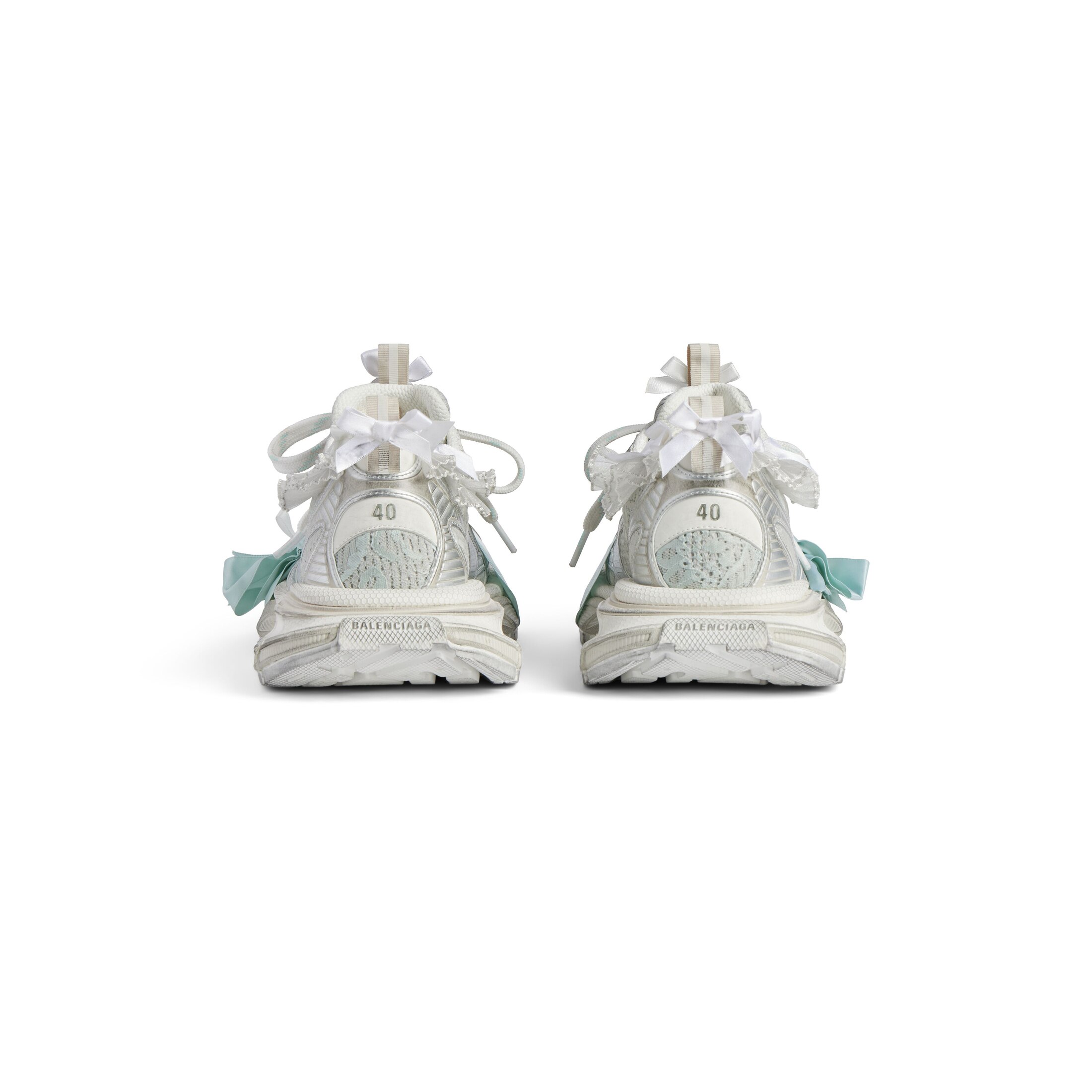 3xl lace sneaker