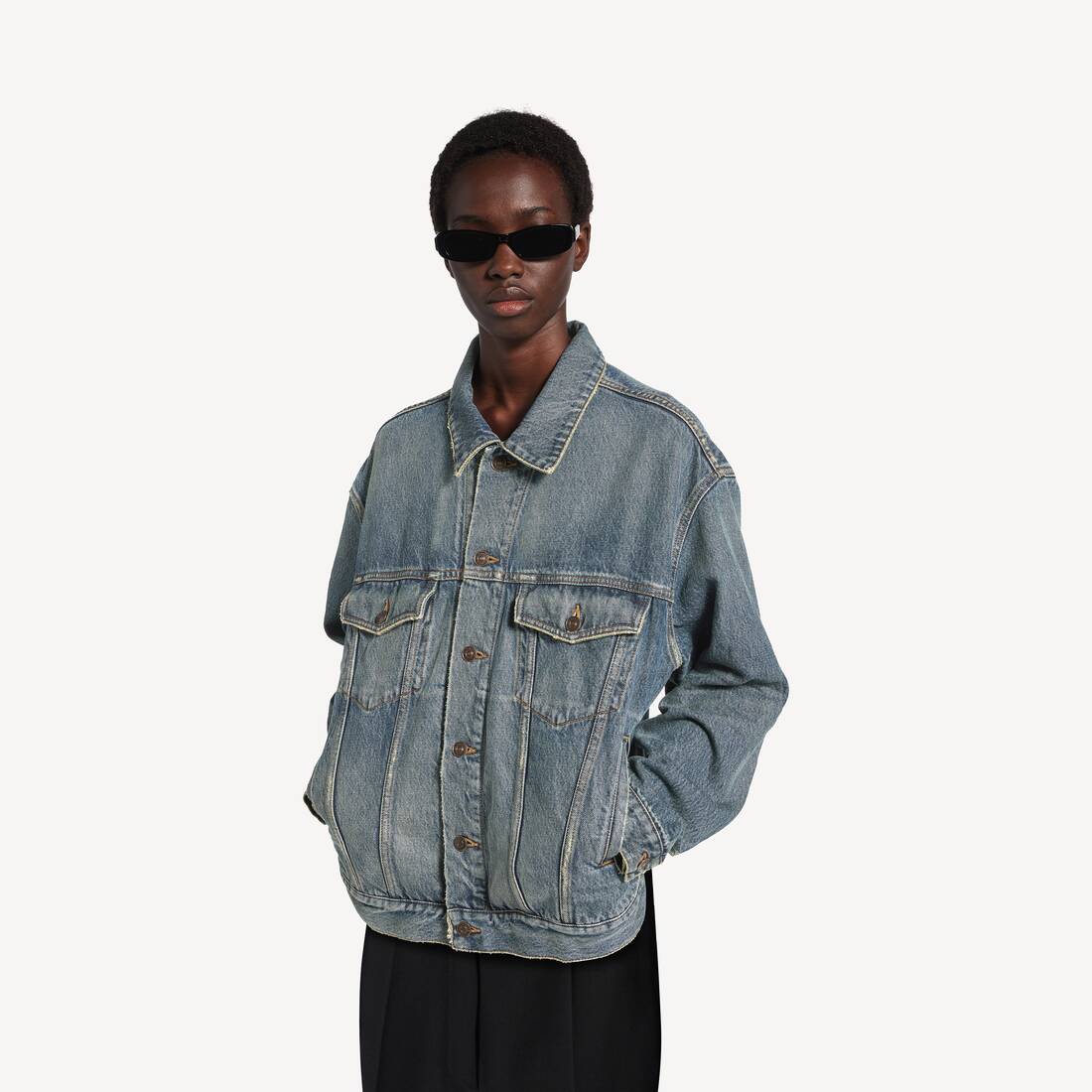 Women's Kick Denim Jacket in Dirty Vintage Blue | Balenciaga Taiwan Region EN - Image 5