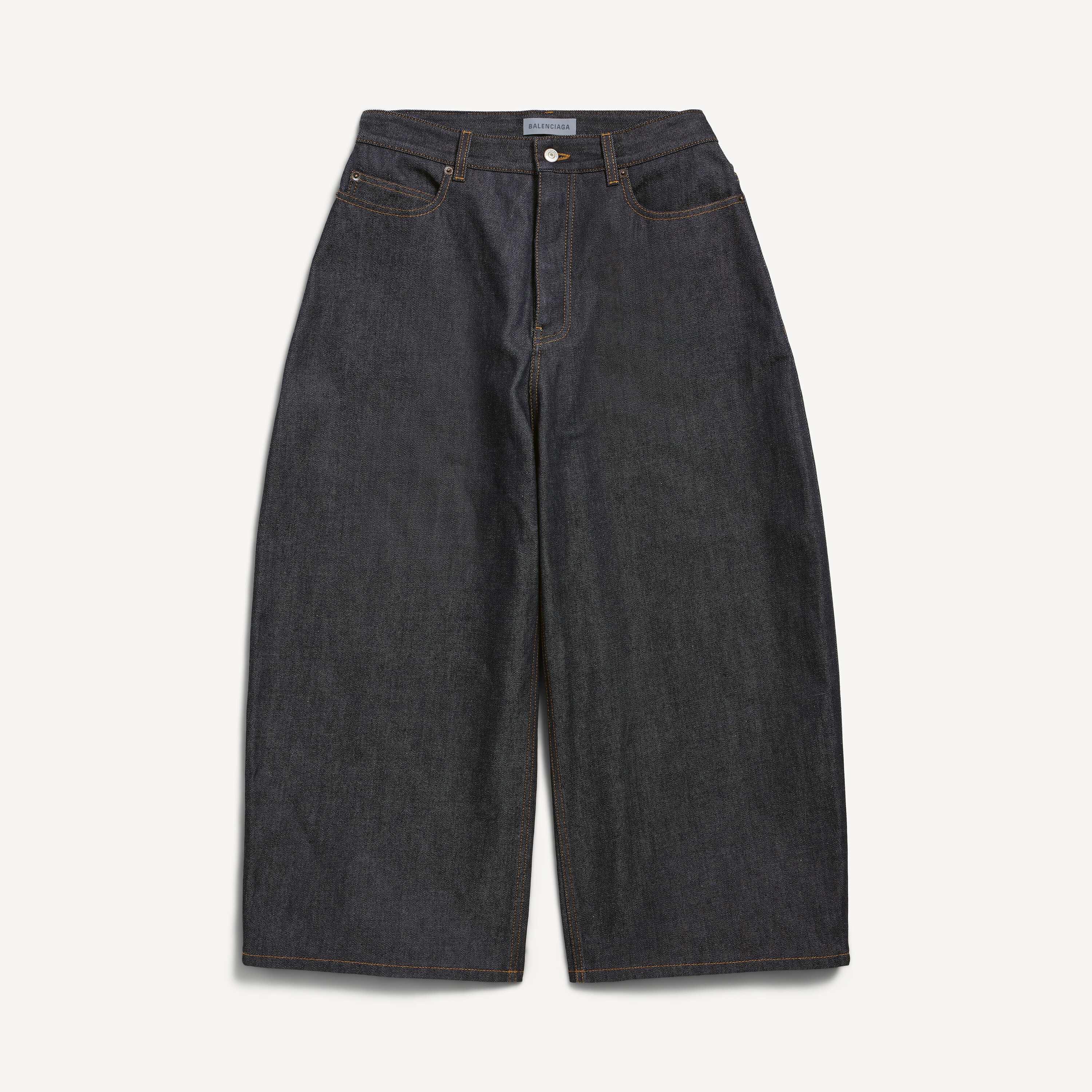 Curved jeans