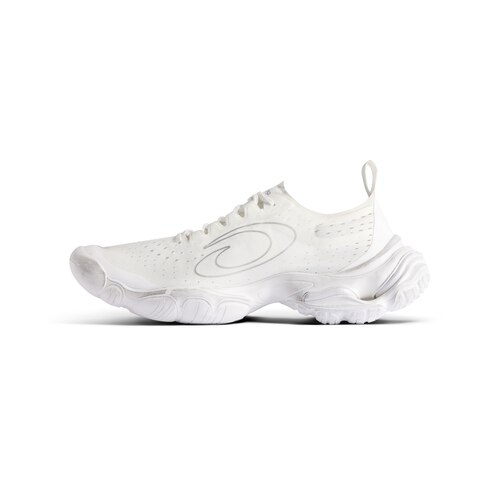 anatomic runner sneaker