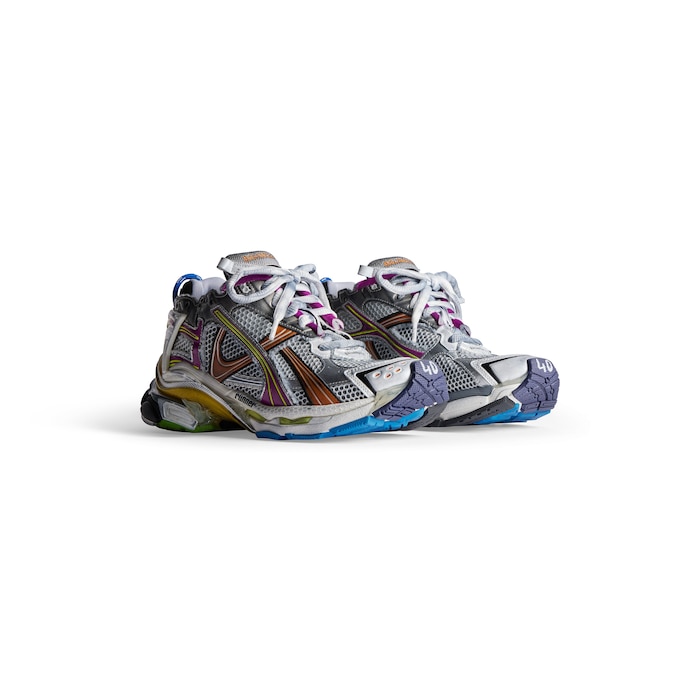 sneaker runner