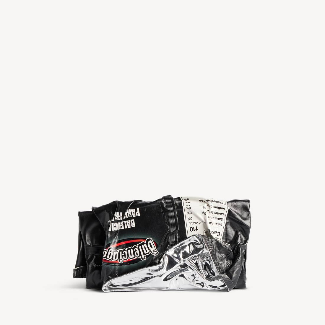 칩 클러치 지갑은 검은 색입니다