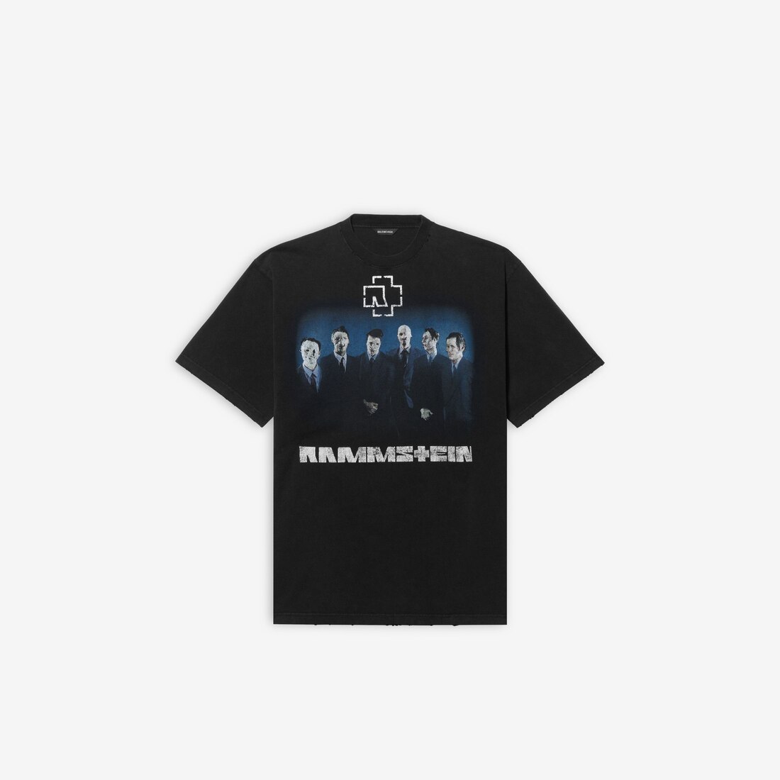 Rammstein muestra su colaboración con Balenciaga 12 Display zoomed version of camiseta rammstein boxy  1