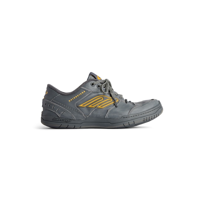 hamptons worn-out sneaker