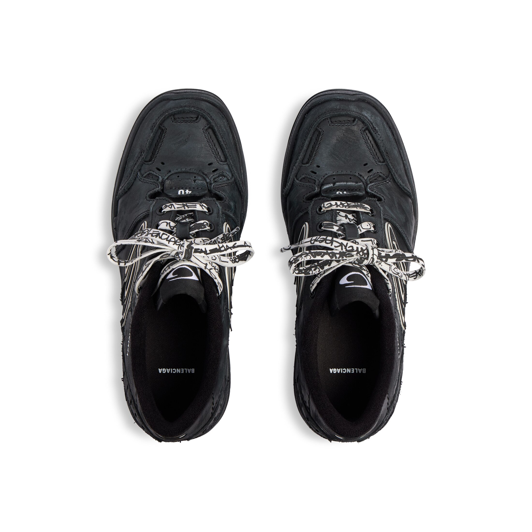 hamptons worn-out sneaker