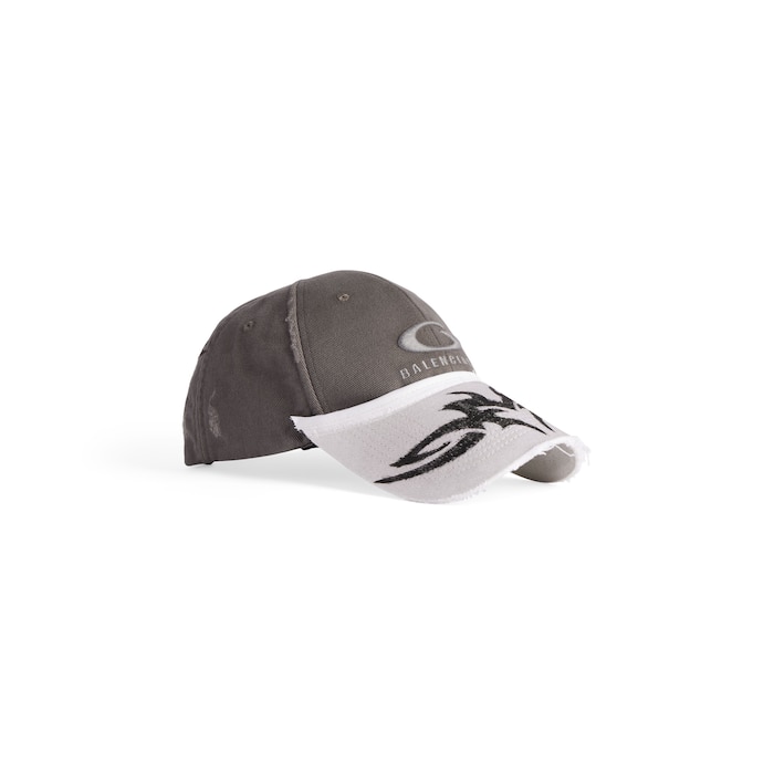 gorra con parches en la visera