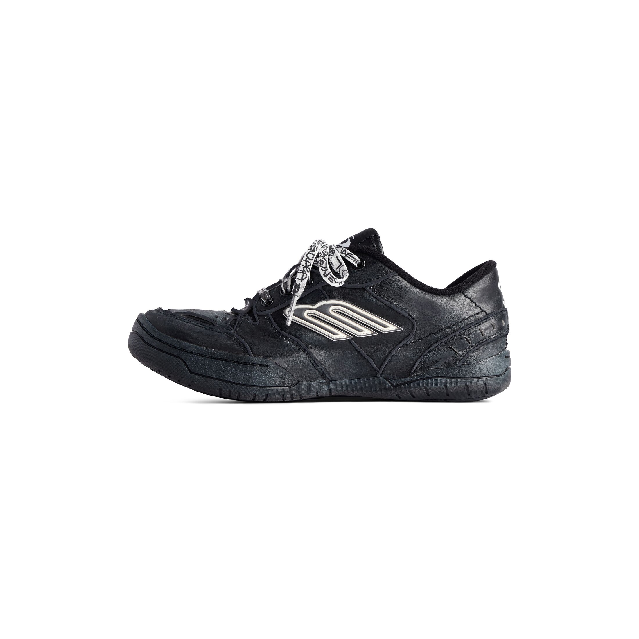 hamptons worn-out sneaker