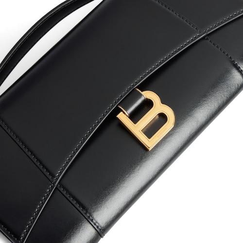 hourglass pochette with chain 