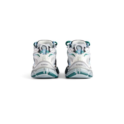 runner sneaker 