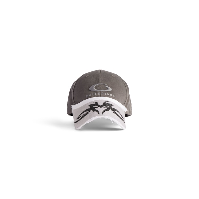 gorra con parches en la visera